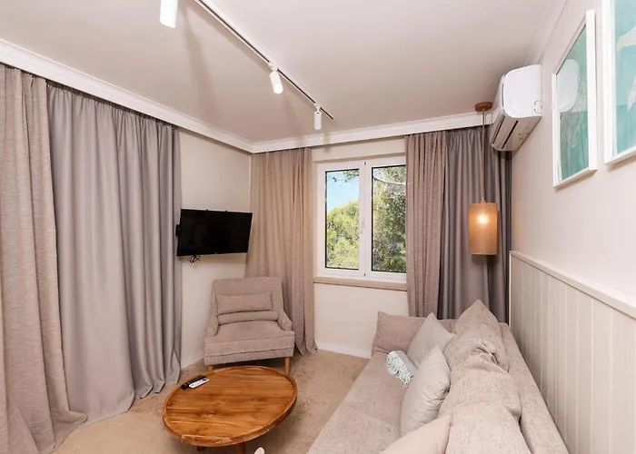 3 Bedroom Gorgeous In Апартаменты *