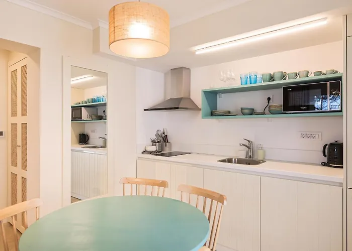 3 Bedroom Gorgeous In Apartamento *